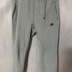 Nike Men’s Jogger Sweatpants – Light Gray