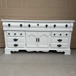 Dresser White 9-Drawers 