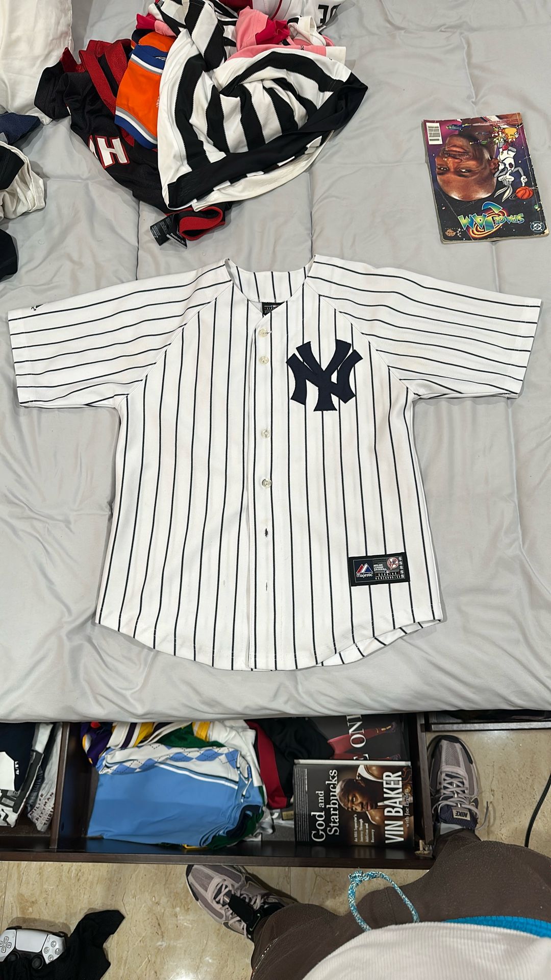 Authentic Derek Jeter Yankees Jersey Youth Size M (10/12)