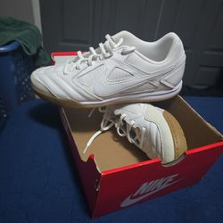 Men Nike Gato