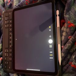 iPad 10 Gen, Apple Pencil Comes With It You Just Need To Buy A New Charger Piece For The Pen