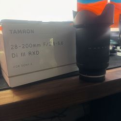 28-200mm F/ 2.8-5.6 Tamron Lens