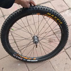 Maxxis Sl 27" Tire