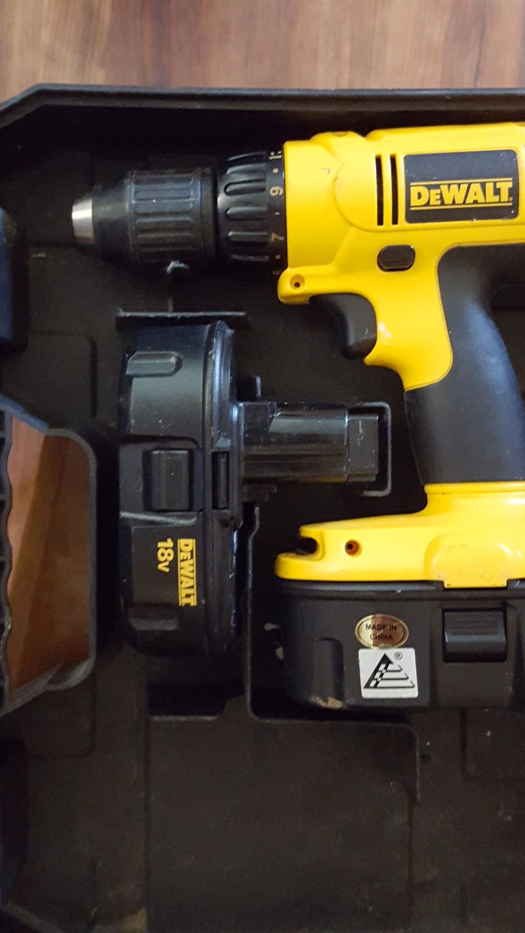 Dewalt 18 volt drill. No charger