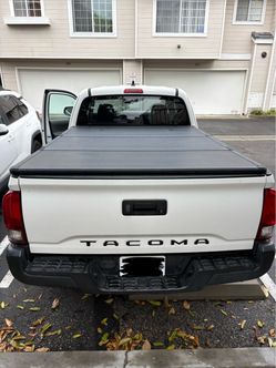 Toyota Tacoma Hard Folding Tonneau Cover 6ft bed