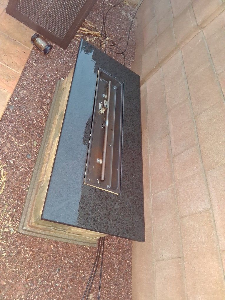 Outdoor Fire Feature w Decorative Rocks And Propane