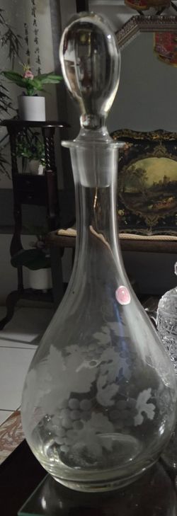 Large vintage glass decanter, 16 inches tall, 6 inches diameter. Etched grape pattern, original stopper. Perfect condition, no damage. Local pick‑up o