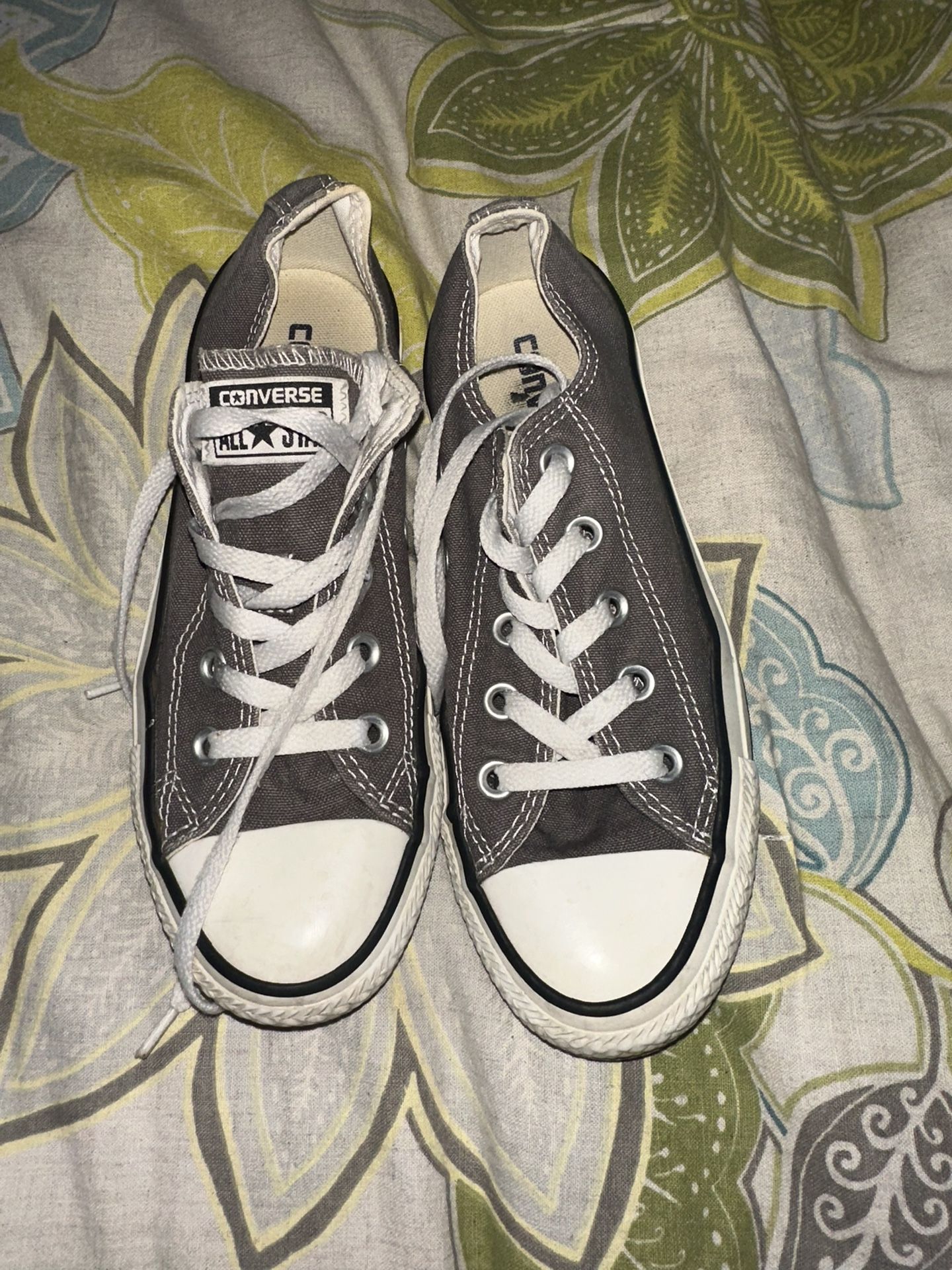 Women’s Size 6 Converse