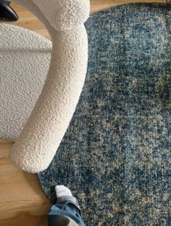 6’ Round Hand-Tufted Wool Area Rug – Dark Blue/Beige