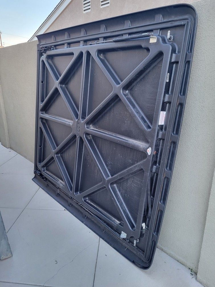 Undercover Classic Full Size Truck Bed Hard One Piece Locking Lockable