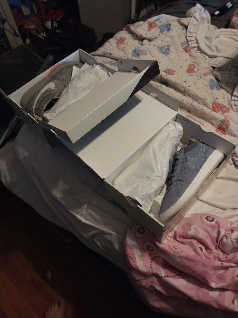 DBOOK ONES. Brand NEW. 10.5