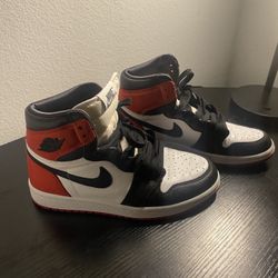 Woman’s Nike Air Jordan 1 Retro High Black Toe Size 6.5