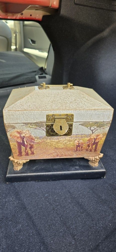 Vintage Wooden Jewelry Box – Elephant Safari Design – Brass Lock – No Key