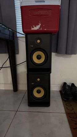 2 KRK Rokit 7