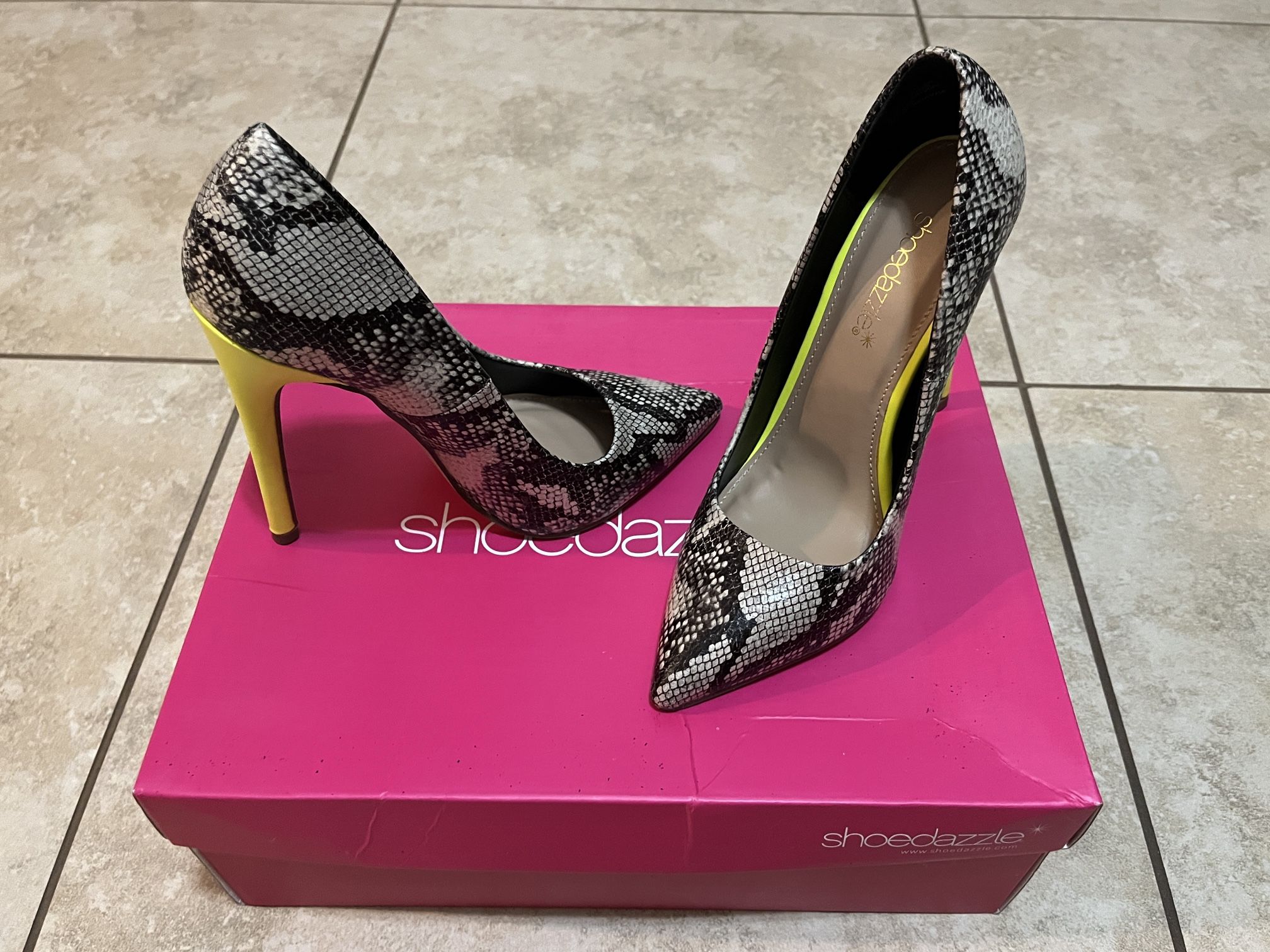 Shoedazzle Dani shovel Snake Yellow