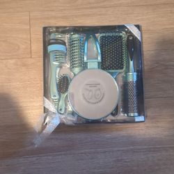 Comb And Brush Set