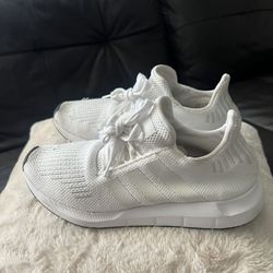 Adidas Tenis Shoes 