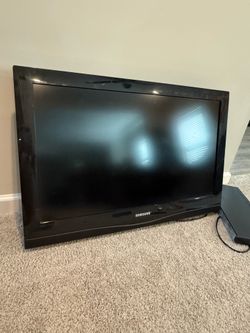 32” Samsung Flat Screen TV - Works Great - NO REMOTE