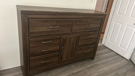 Desser and nightstands