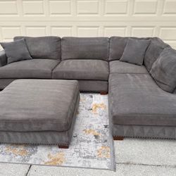 Bainbridge Gray Sectional w/ Ottoman