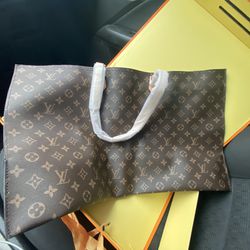 XL Louis Vuitton Bag