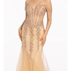 Camille La Vie, Gold prom dress