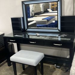 📌Vanity Desk And Mirror $10 Down Payment Financing and delivery Available 