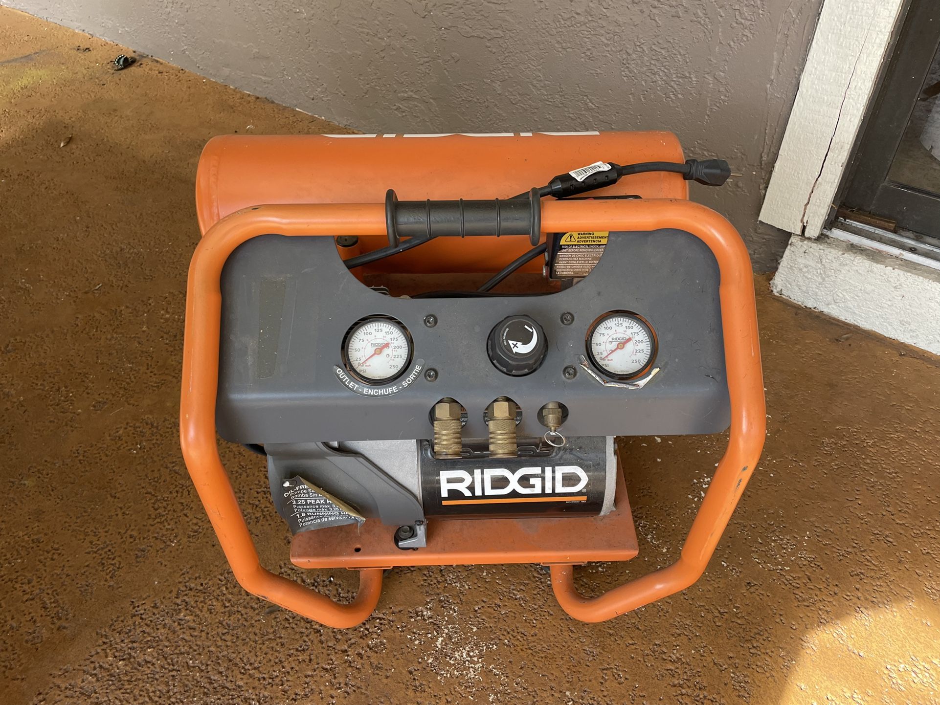 RIDGID  Twin Stack Oil-Free 4.5 Gal Portable Air Compressor. Model OF45150. 