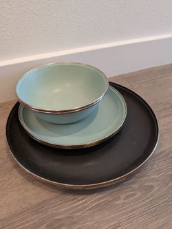 Barebones Living Enamelware Plates and Bowl Set