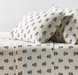 New King Ultra Soft Flannel Sheet Set, Retail $69