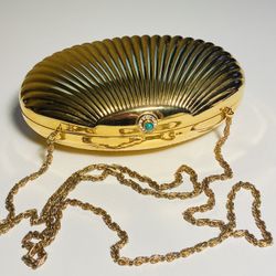 🎄Beautiful Vintage Gold Tone Metal Clamshell Purse With Shoulder Chain. Beautiful Condition.A Great Gift