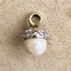 ⚪️ Pretty faux pearl, and rhinestones pendant