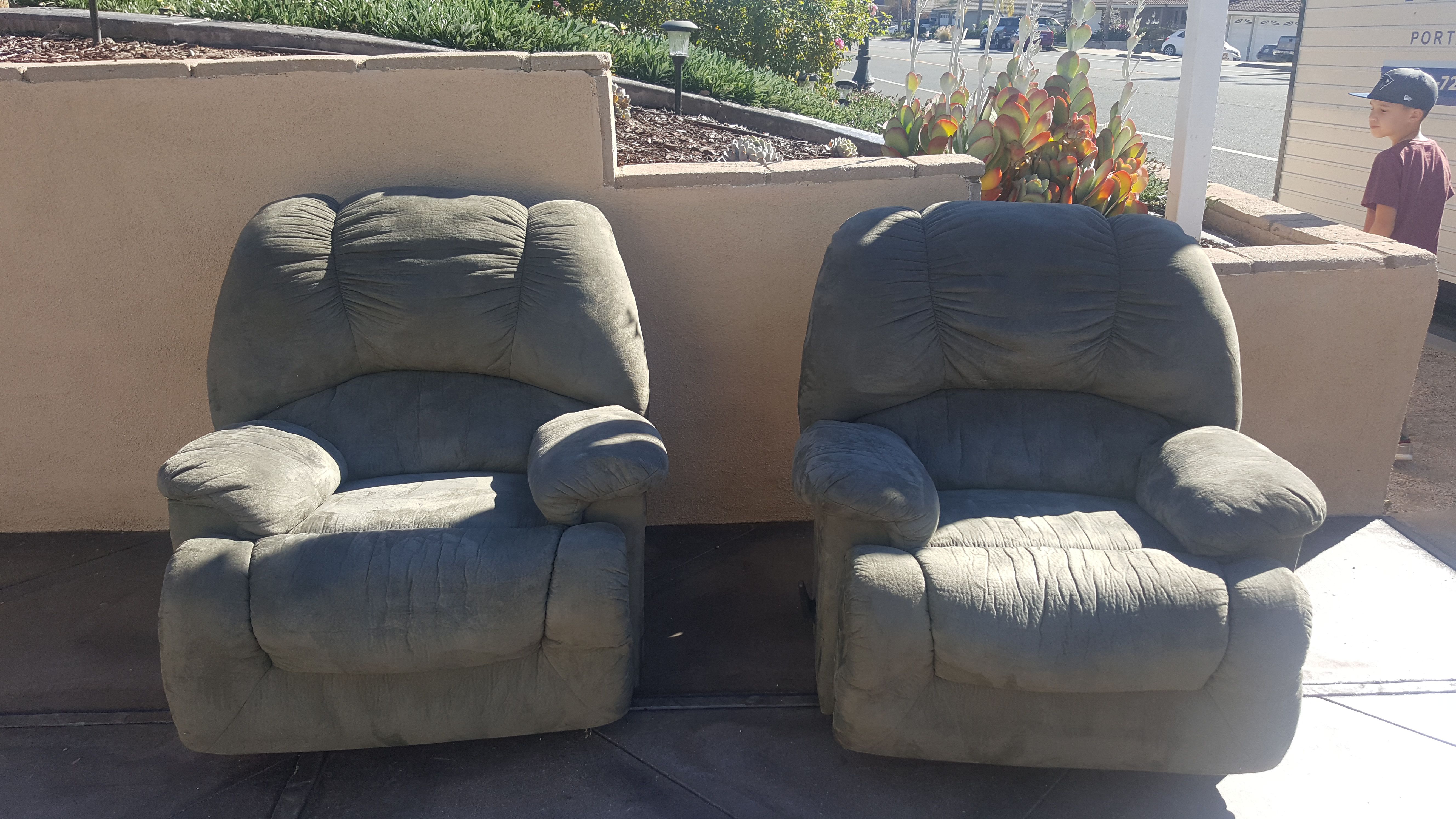 2 olive Reclining chairs