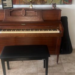 Baldwin Upright piano 