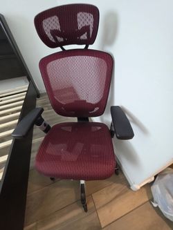 Mesh desk chair with 'rollerblade' wheels