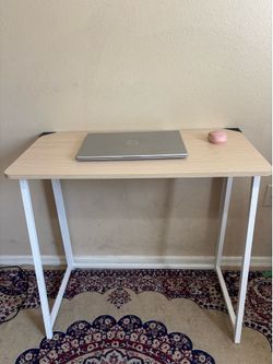 Computer desk / table