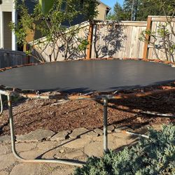 Trampoline 