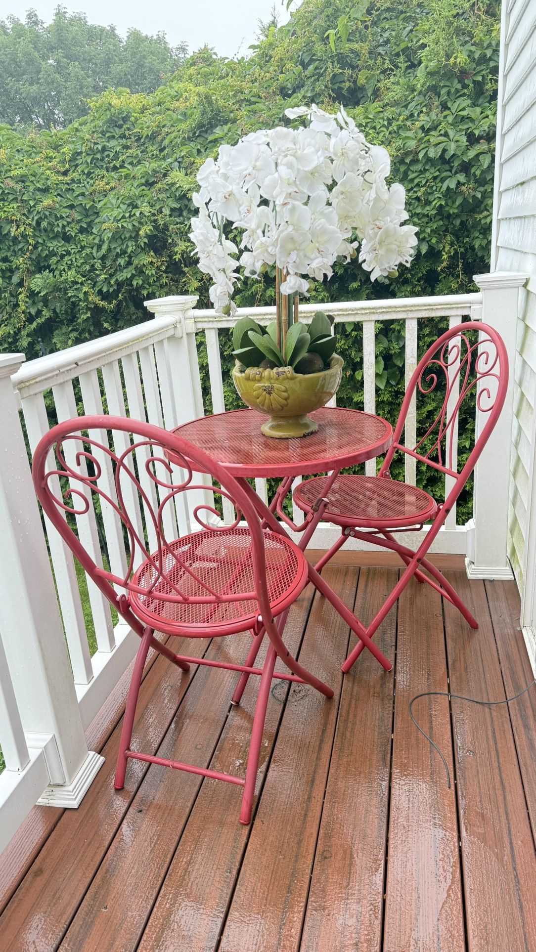 Cut Red Out doors Table