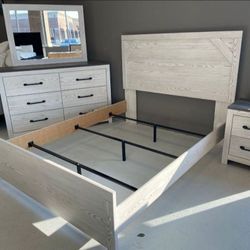 GERRIDAN WHITE-GRAY PANEL BEDROOM SET