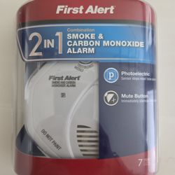 First Alert 2-in-1 Combination Alarm