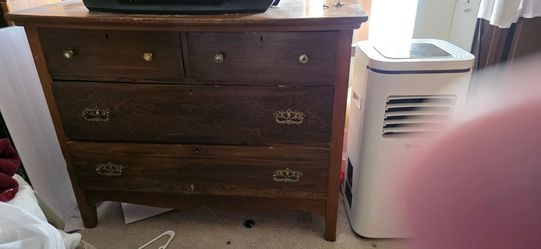 Antique queen Ann style dresser
