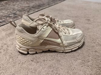 Nike vomero reflective