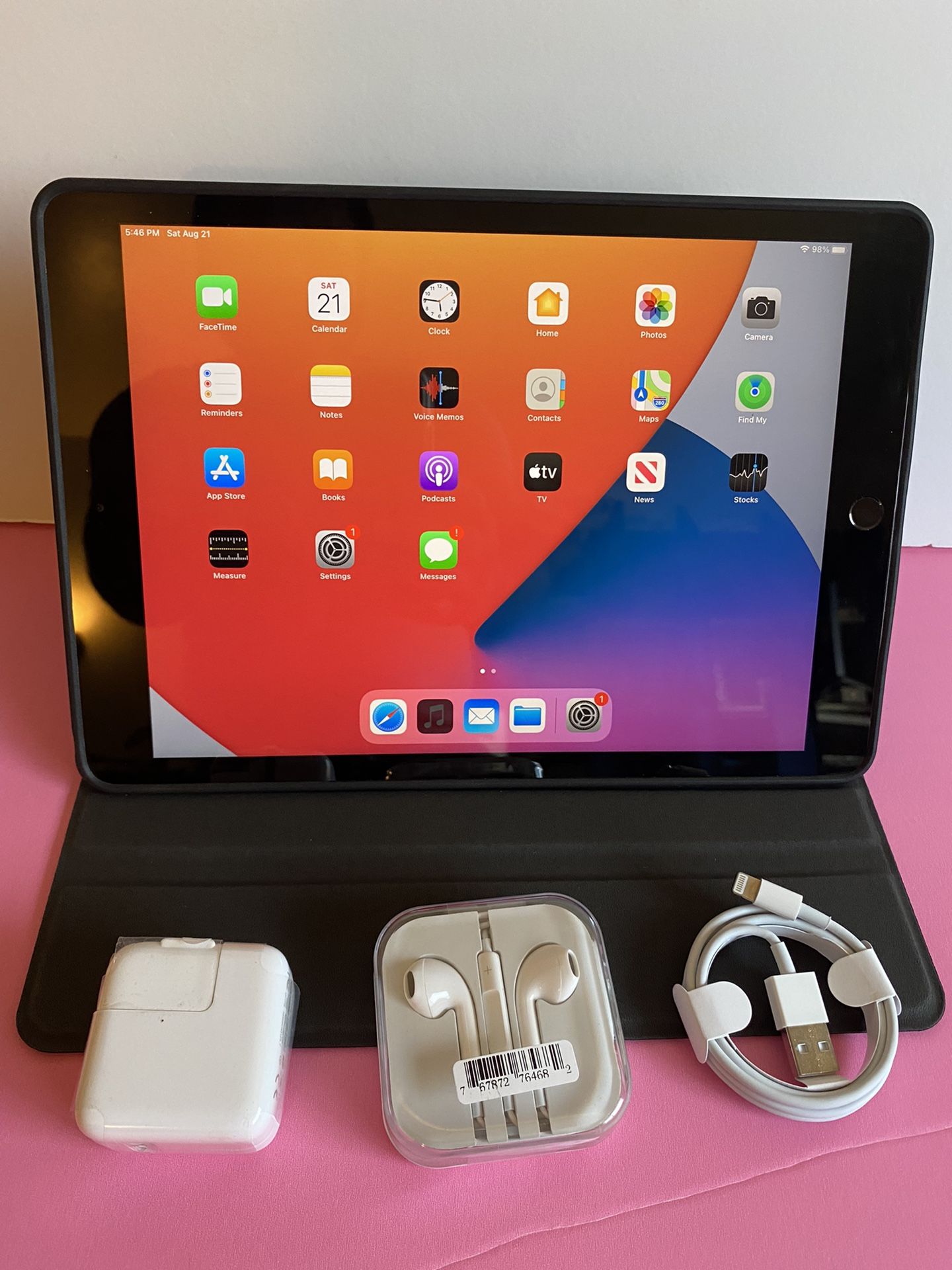 Apple IPad 7th Generation (10.2β Retina Display / Touch ID / 2019 model) 32GB with Accessories (Apple pencil compatible)