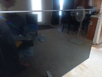 Video Wall Bundle with (4) SAMSUNG TVs with rolling stand & screen split controller, 111 inches total diagonal length

Condition is used for a few eve