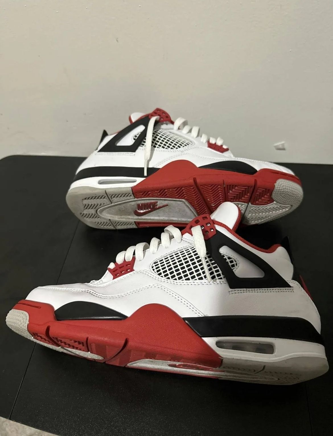 Jordan 4 Fire Red (10.5 M)