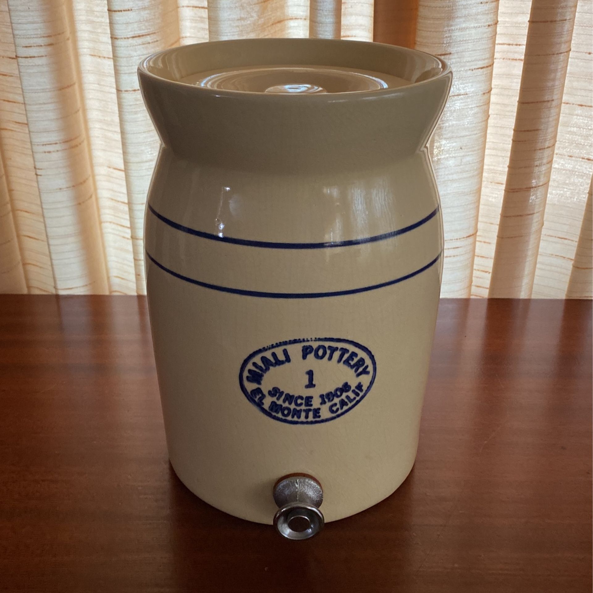 Miali Pottery 1 gallon crock with lid & metal spigot