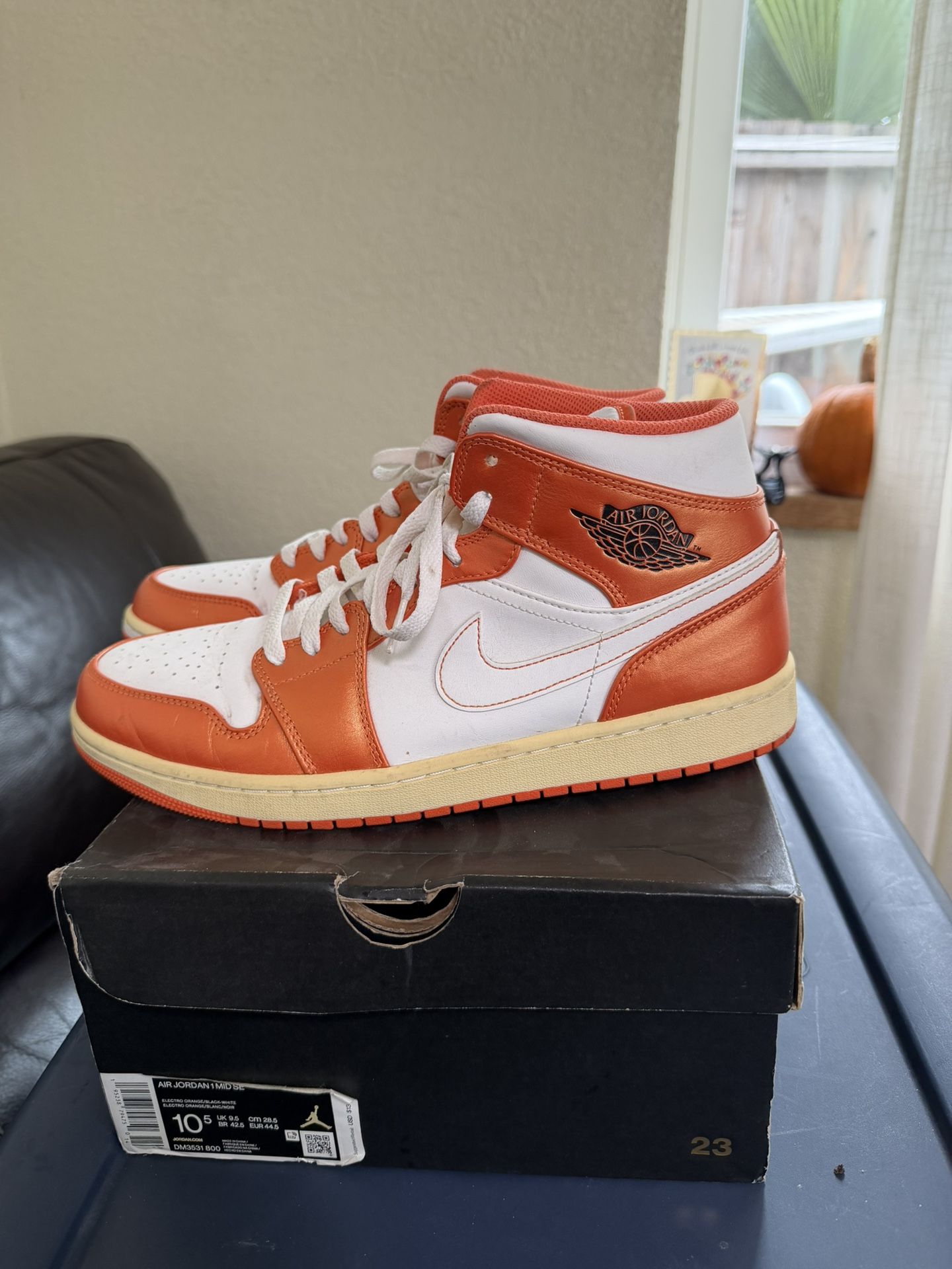 Jordan 1 Mid Electro Orange Size 10.5