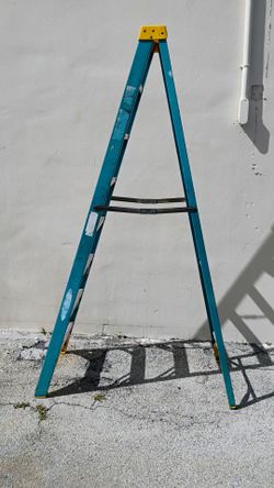 Ladder 8 ft fiberglass