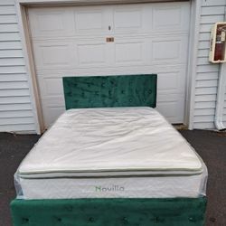 BED FULL SIZE AND 4 DRAWERS & MATTRESS NEW