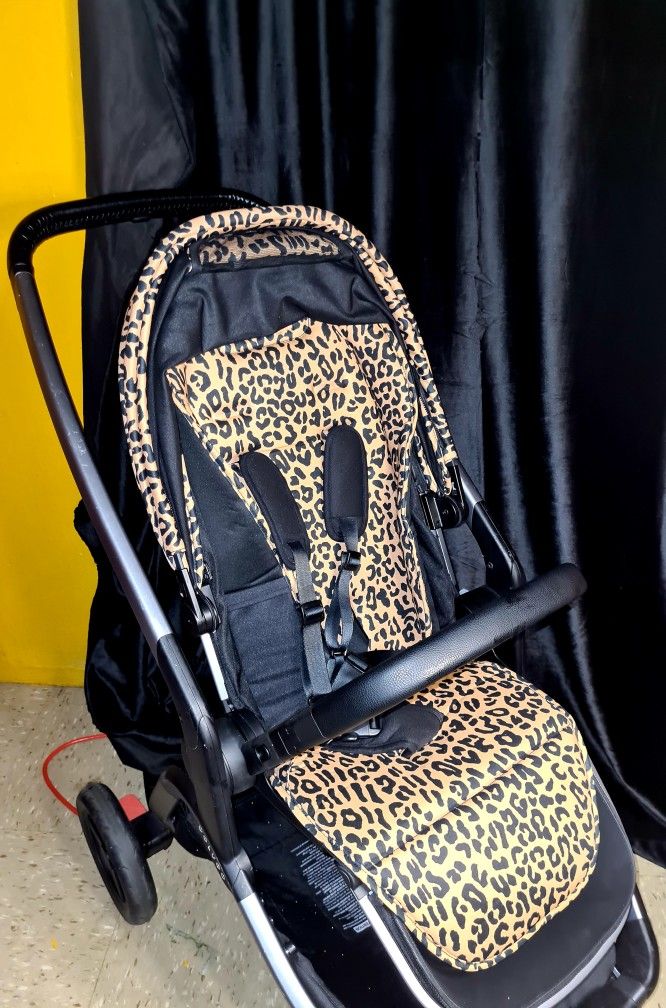 (used) colugo complete stroller in wild child